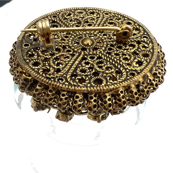 Vintage Red Brooch Pin Faceted Rhinestones & Faux Pearls Filigree Gold Tone READ - Picture 9 of 9